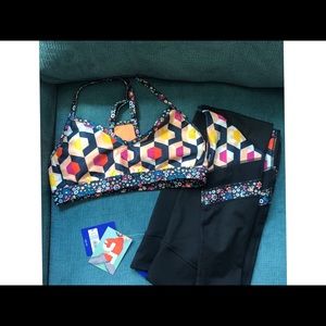 SPORTS BRA AND ANKLE LENGTH LEGGINGS